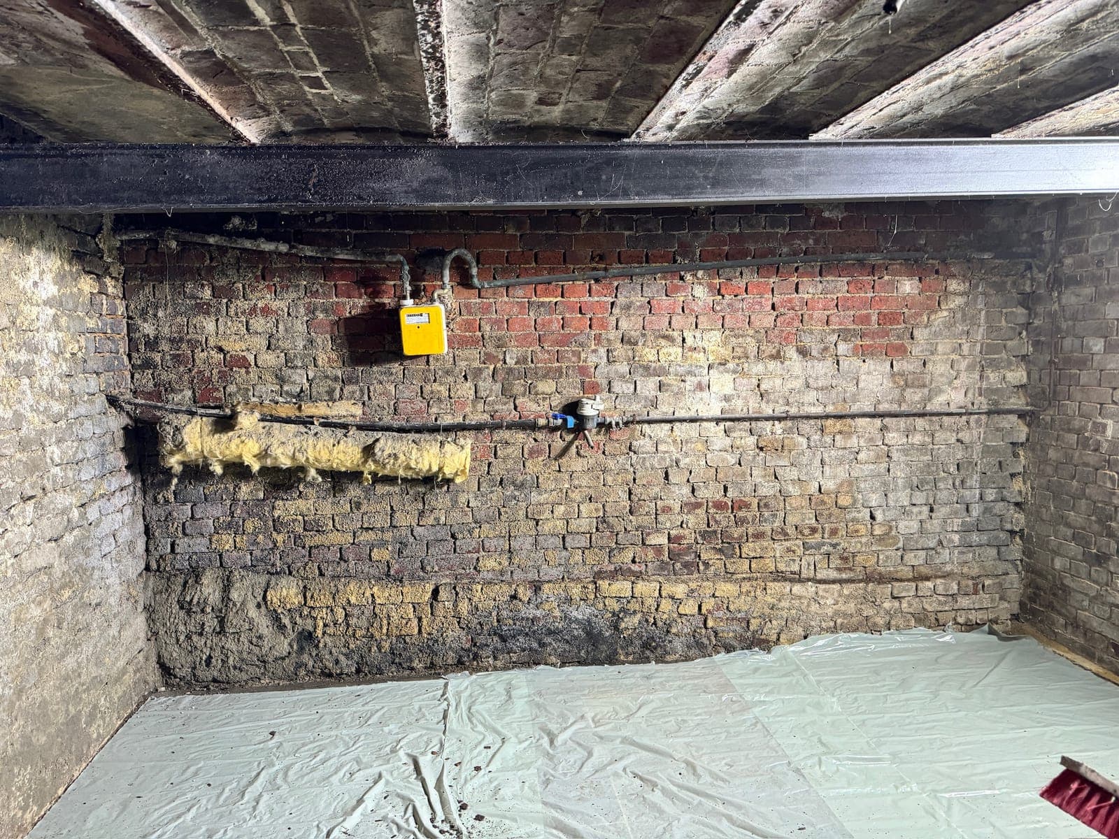 Conséquences de l’humidité visibles sur un mur