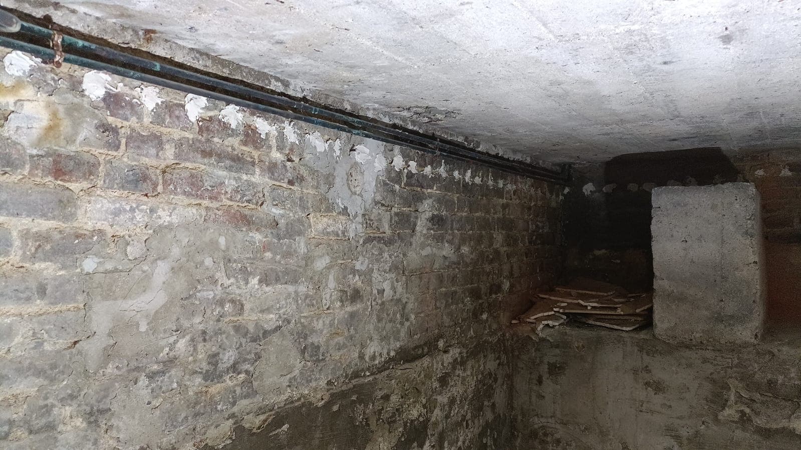 Mur en cours de séchage après traitement anti-humidité