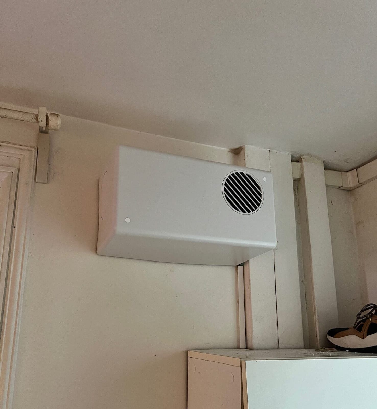 Gaine de ventilation positive installée en combles